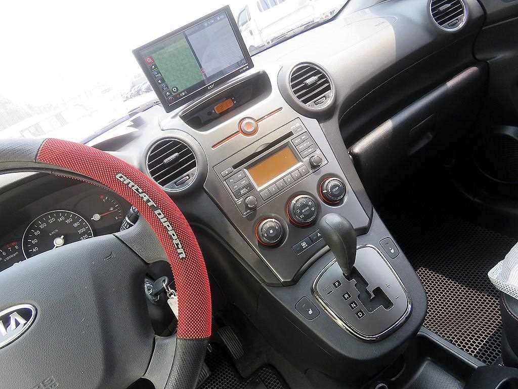 KIA Carens - Vista 10