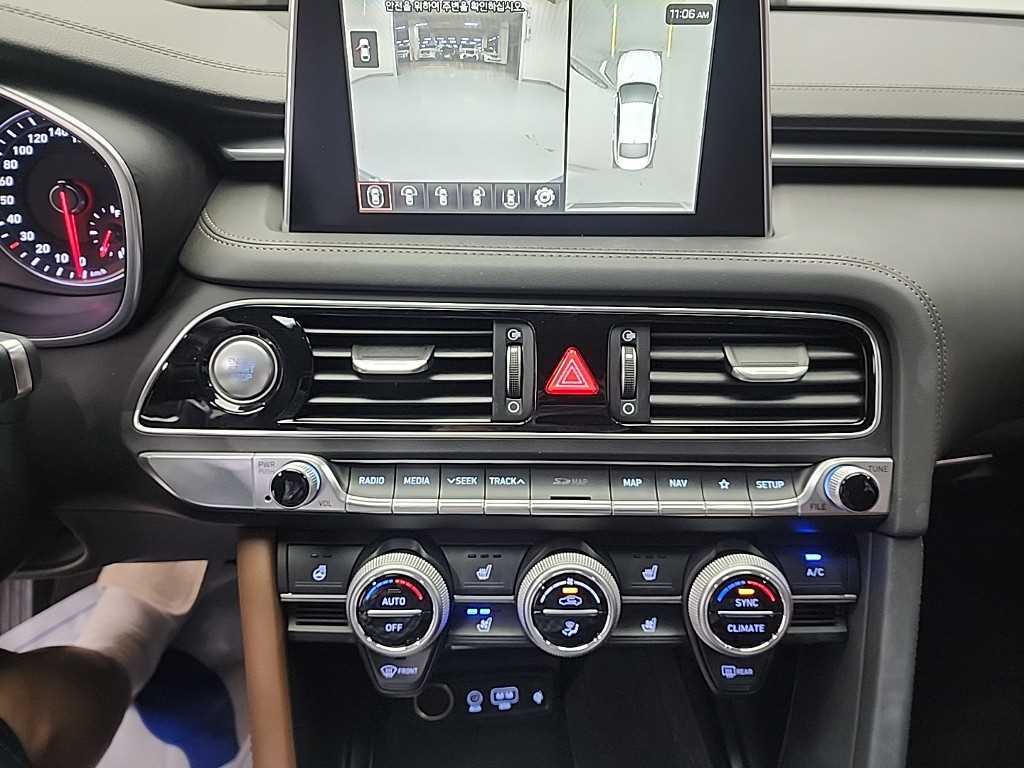 Genesis G70 - Vista 10