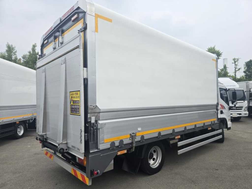 medium and large cargo truck - Vista 4