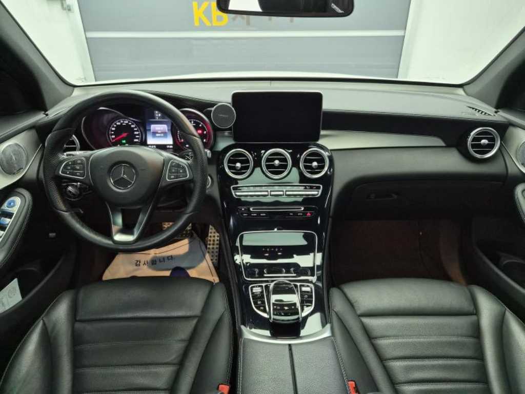 Mercedes Benz GLC Class - Vista 7