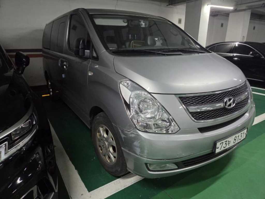 HYUNDAI Starex - Vista 3