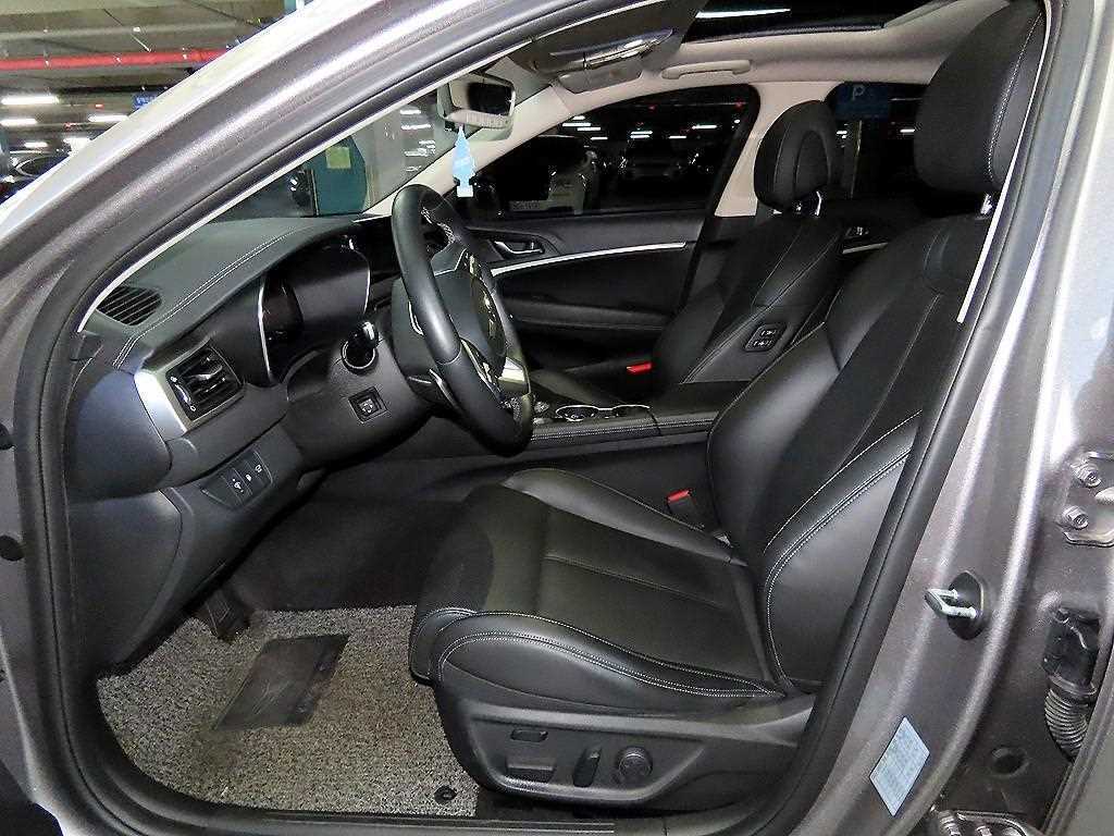 Genesis G70 - Vista 6