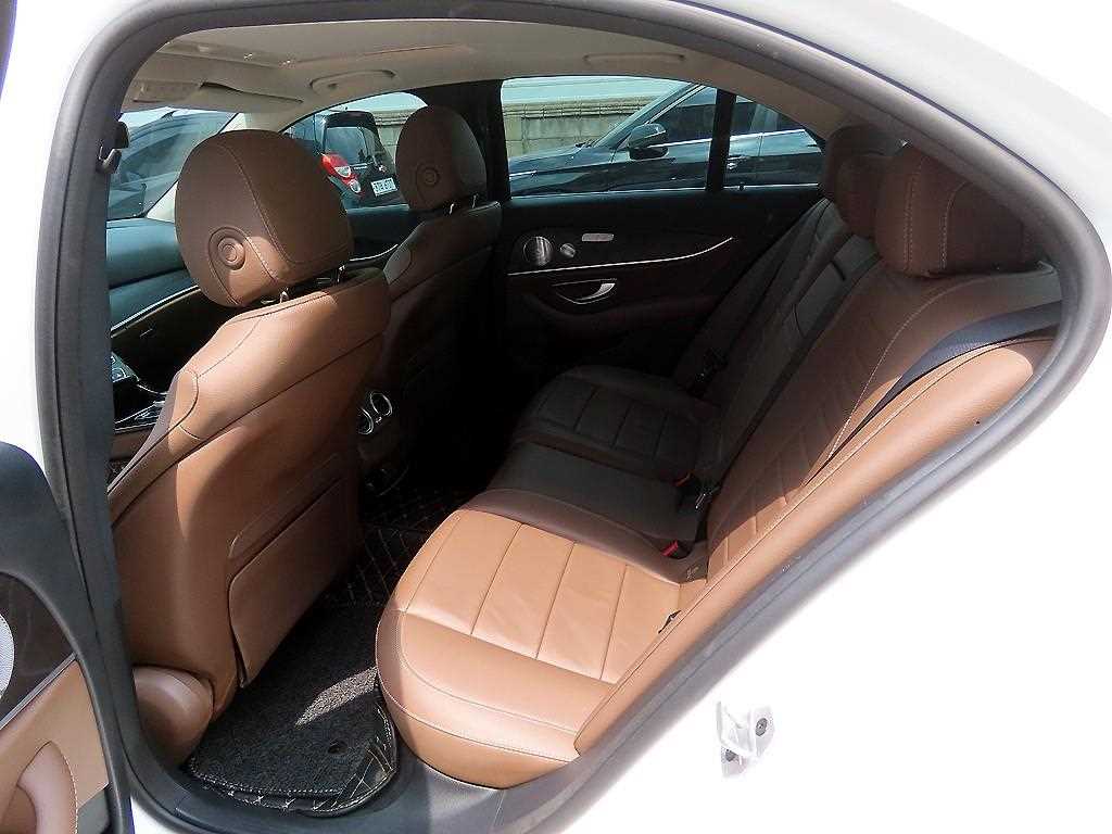 Mercedes Benz E class - Vista 6
