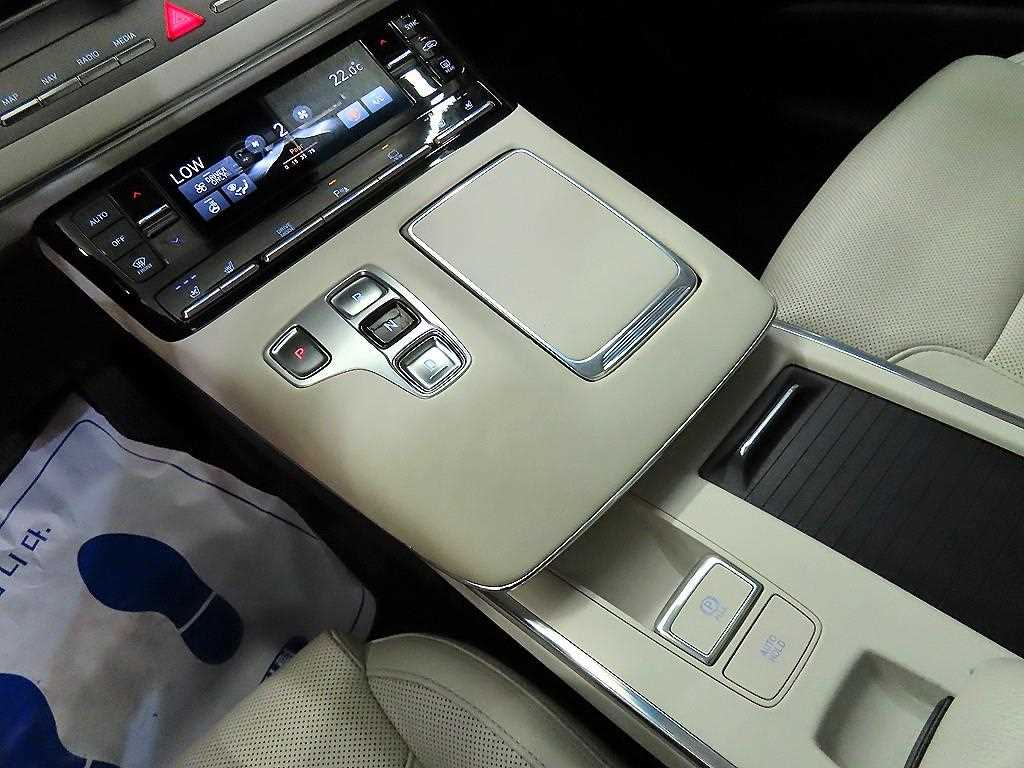 HYUNDAI Grandeur - Vista 12