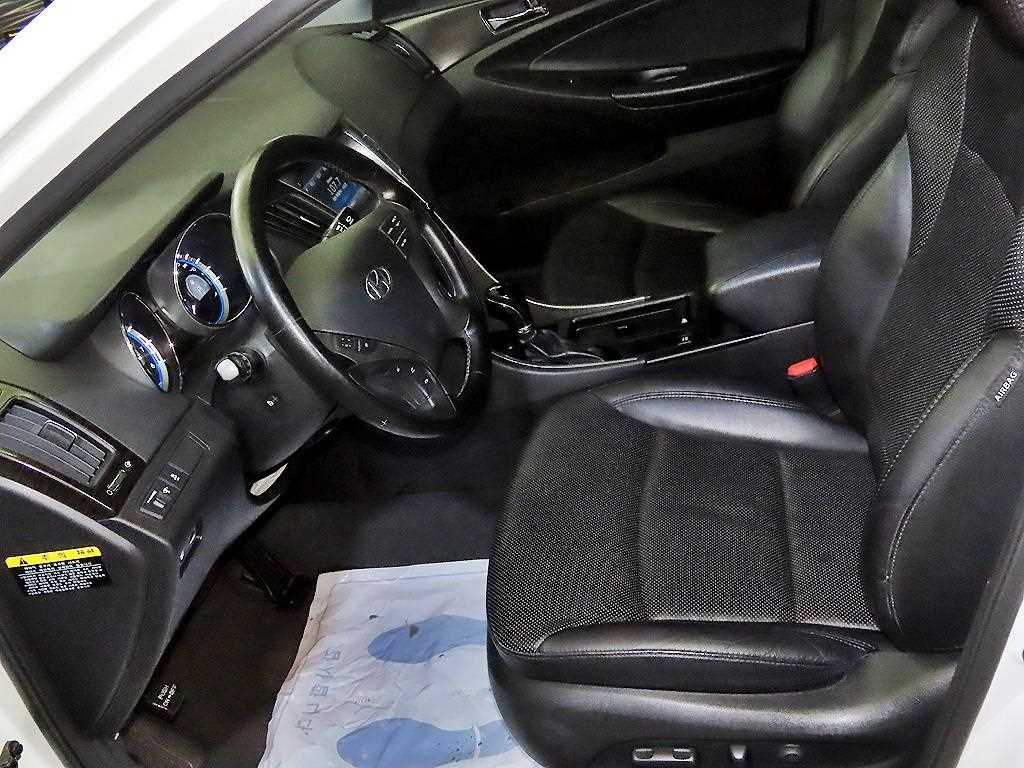 HYUNDAI Sonata - Vista 6