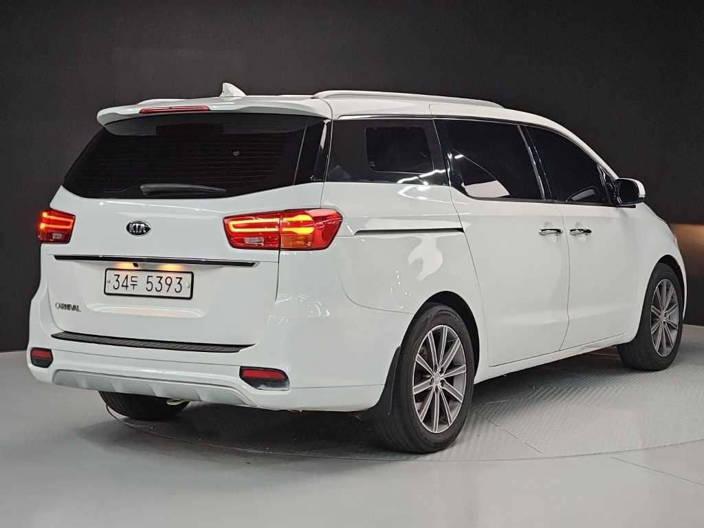 KIA Carnival - Vista 4