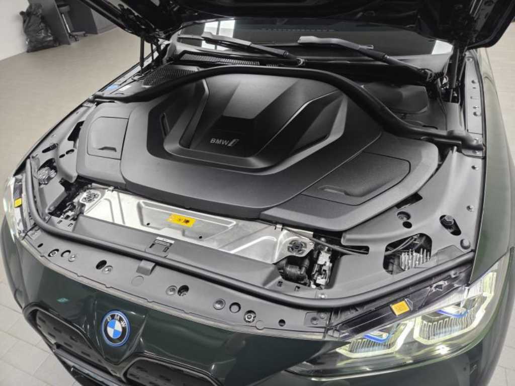 BMW i4 - Vista 5