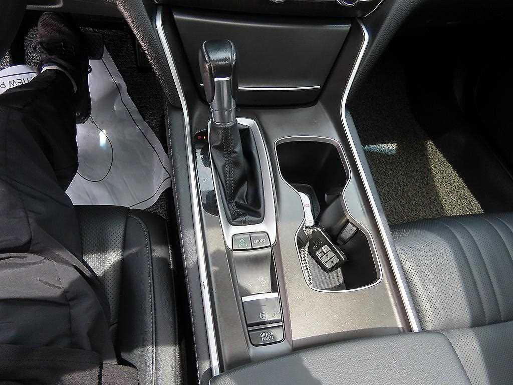 Honda Accord - Vista 10