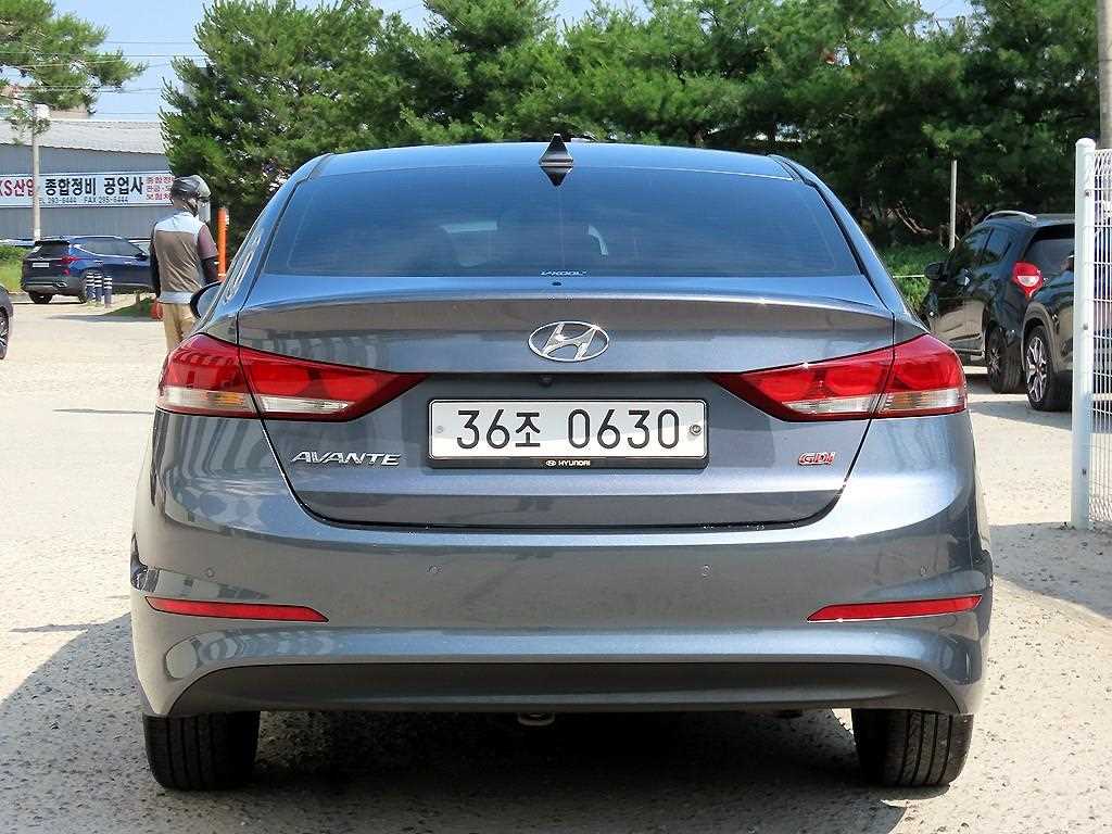 HYUNDAI Avante - Vista 4