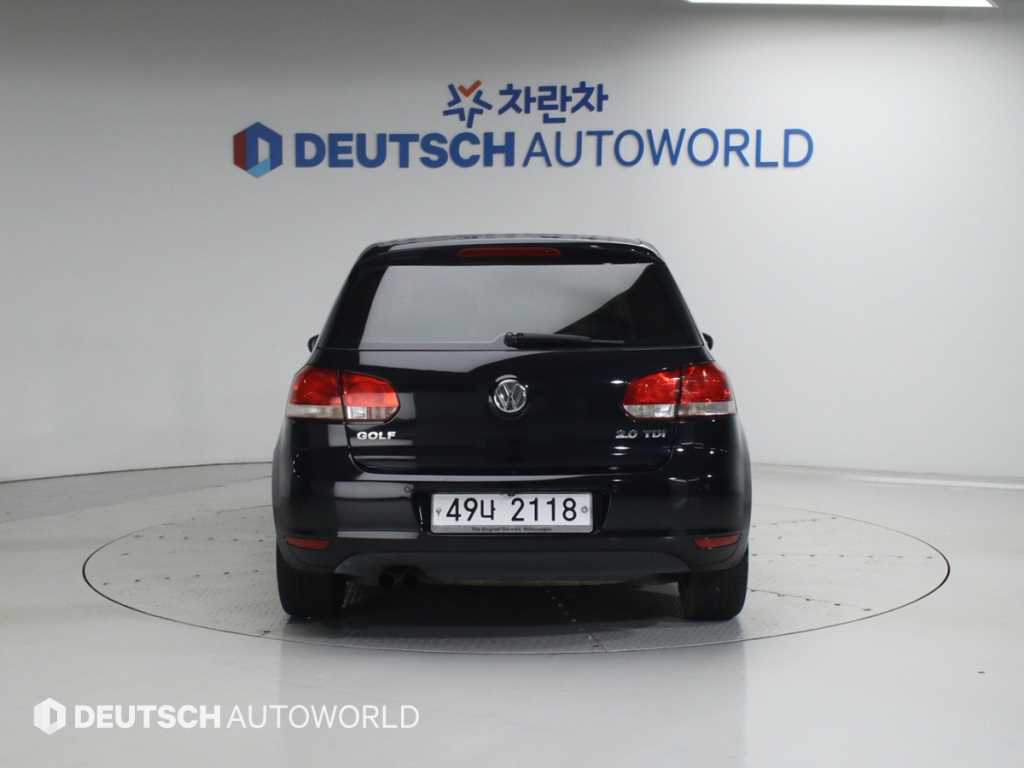 Volkswagen Golf - Vista 4