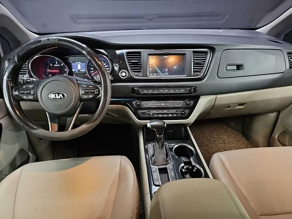 KIA Carnival - Vista 7