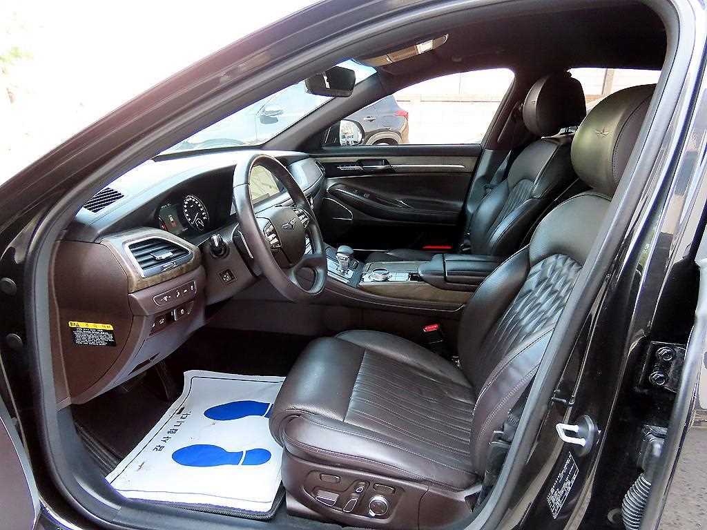 Genesis G90 - Vista 5