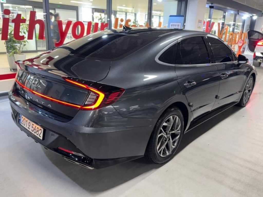 HYUNDAI Sonata - Vista 4