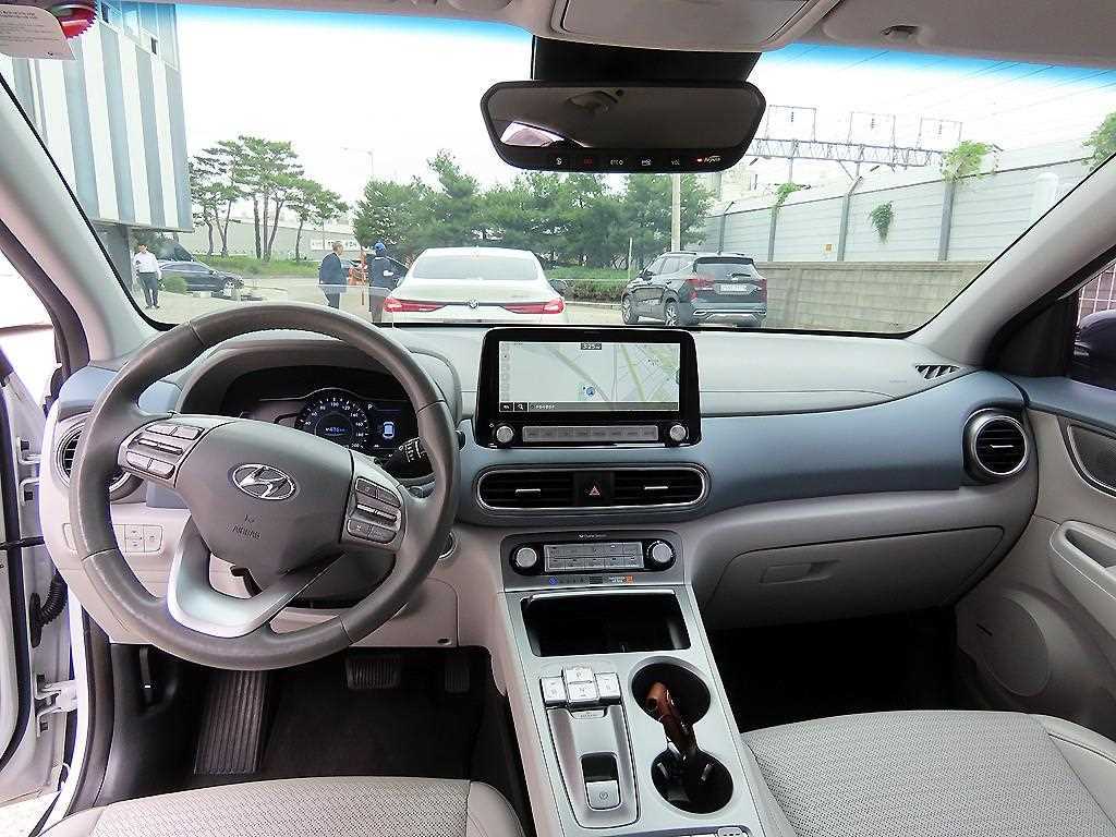 HYUNDAI Kona - Vista 7