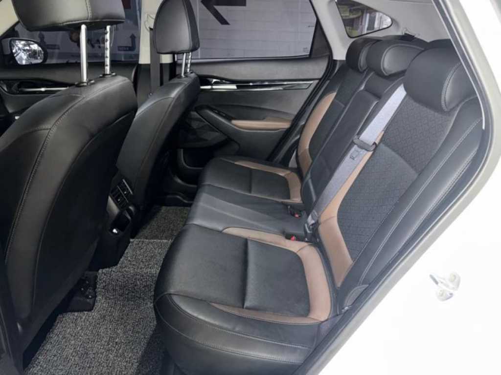 KIA Seltos - Vista 7