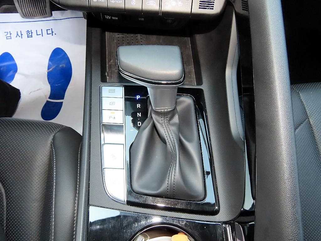 HYUNDAI Avante - Vista 10