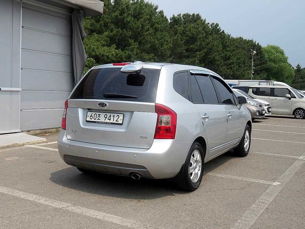 KIA Carens - Vista 4