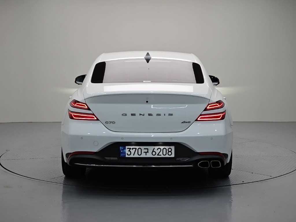 Genesis G70 - Vista 3