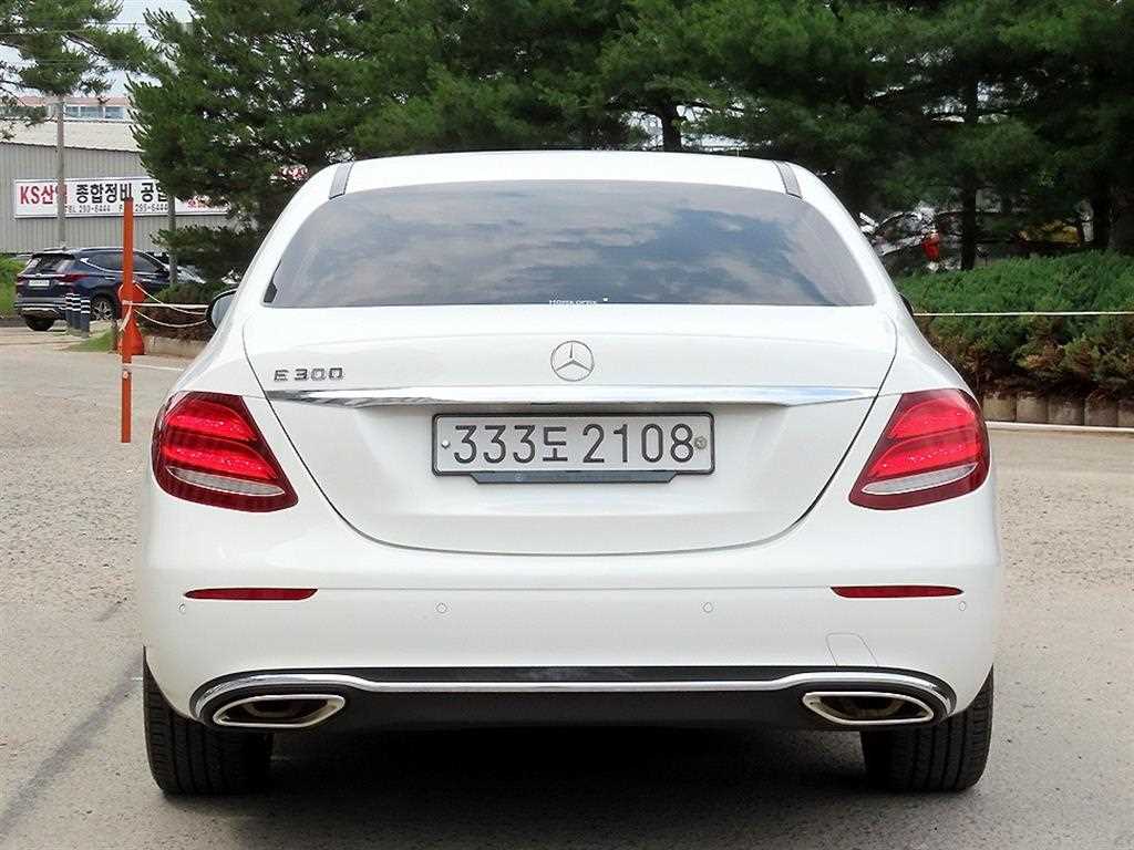 Mercedes Benz E class - Vista 4