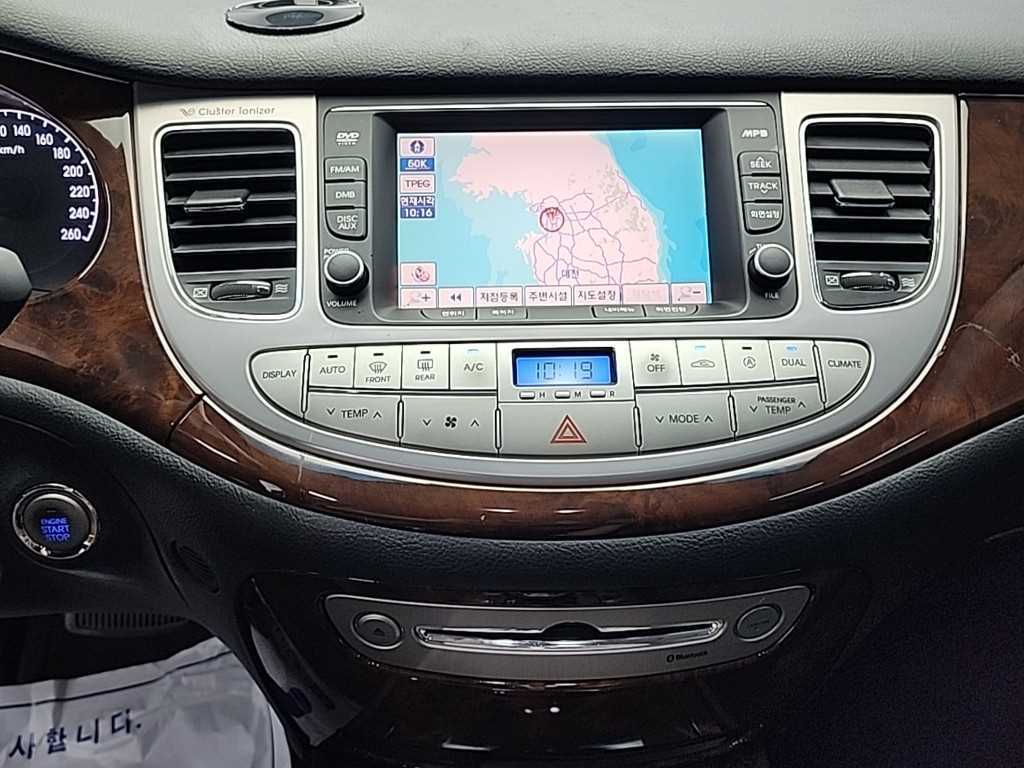HYUNDAI Genesis - Vista 10