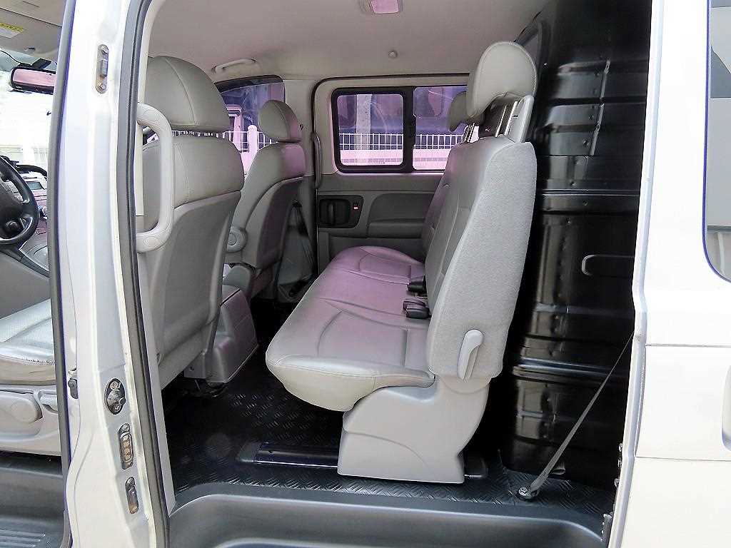 HYUNDAI Starex - Vista 6