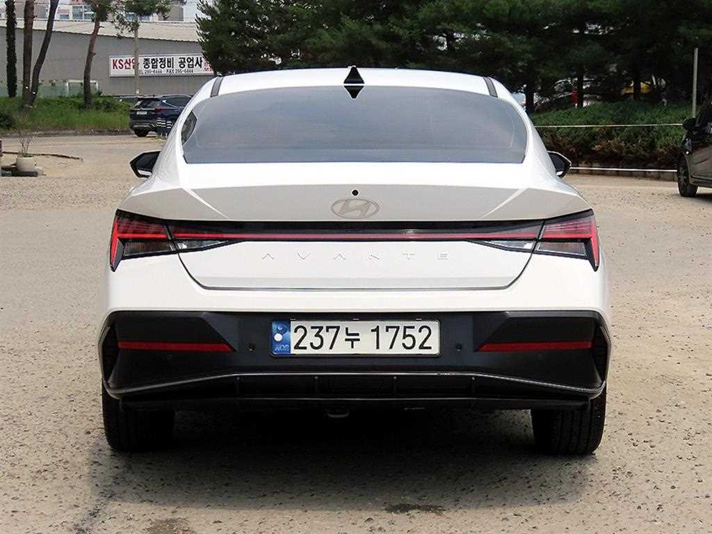 HYUNDAI Avante - Vista 4