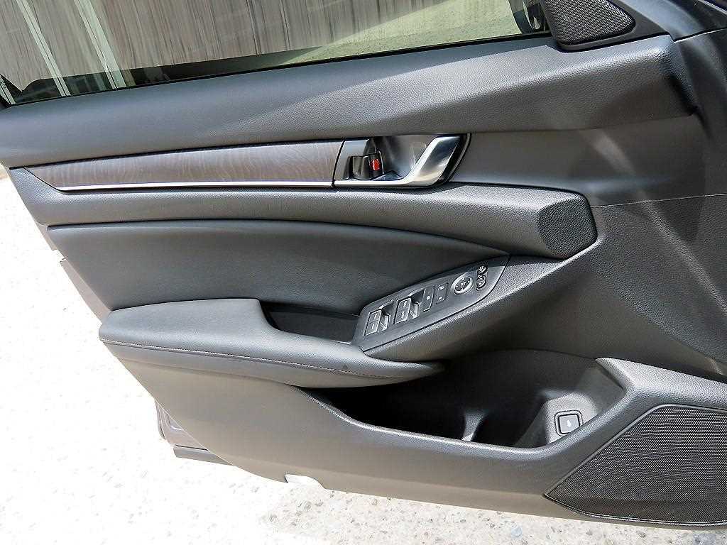 Honda Accord - Vista 11