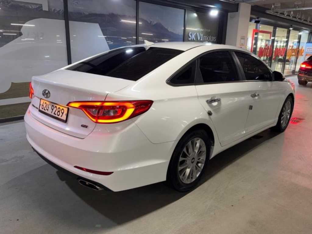 HYUNDAI Sonata - Vista 4