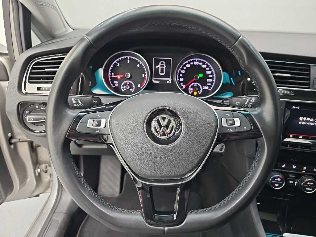 Volkswagen Golf - Vista 9
