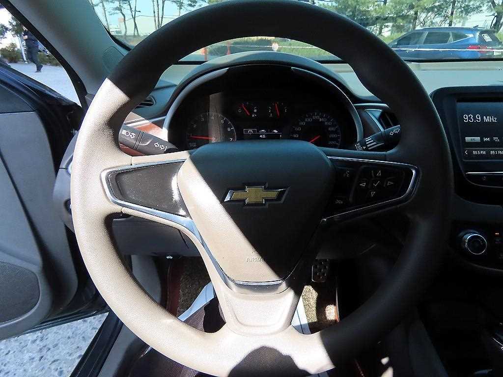 Chevrolet Malibu - Vista 8