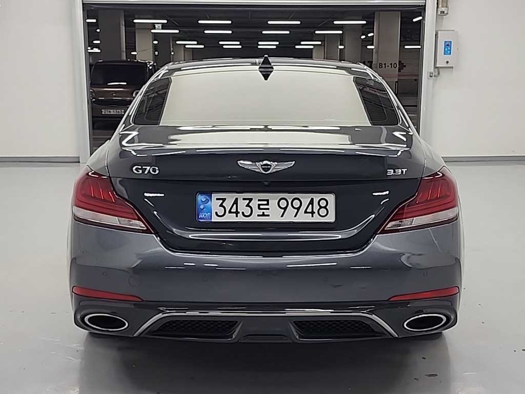 Genesis G70 - Vista 3