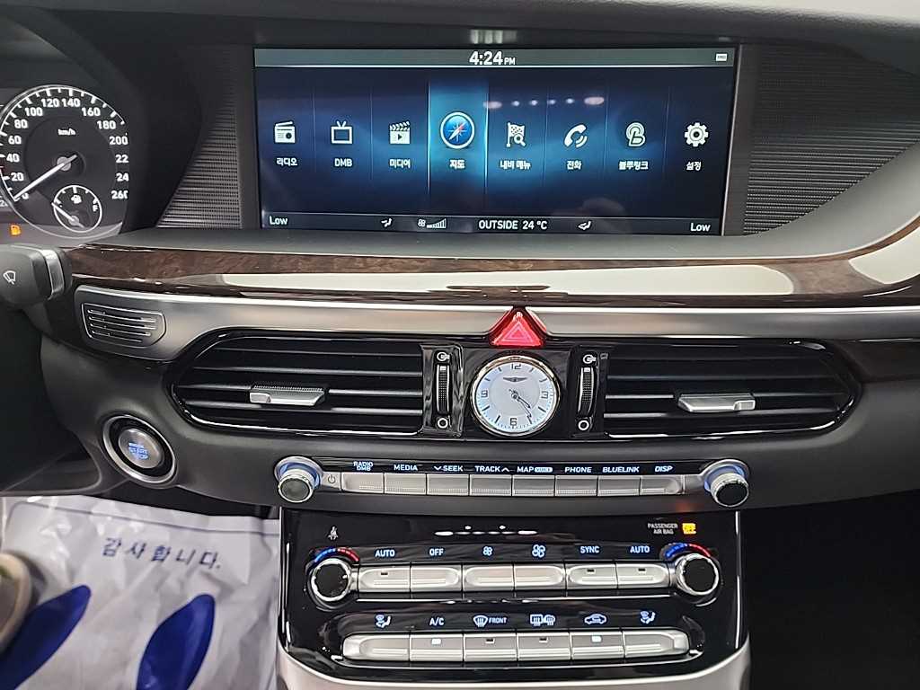 Genesis EQ900 - Vista 10