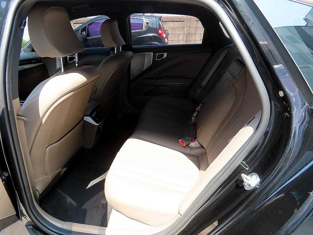 KIA K8 - Vista 6