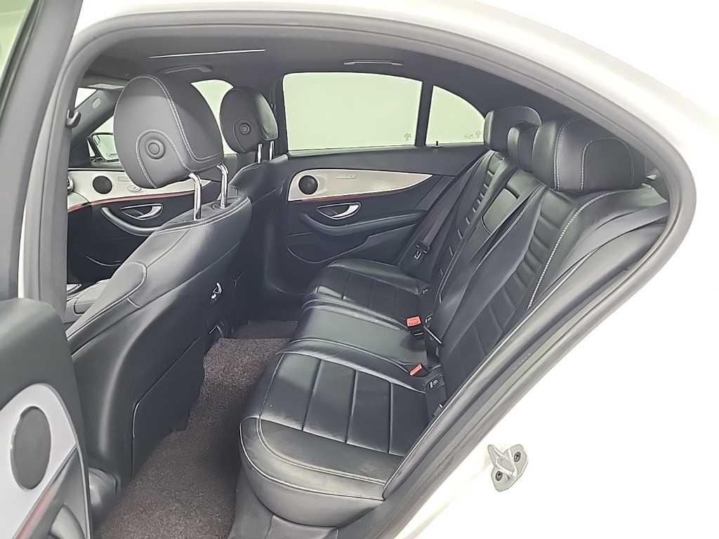 Mercedes Benz E class - Vista 12