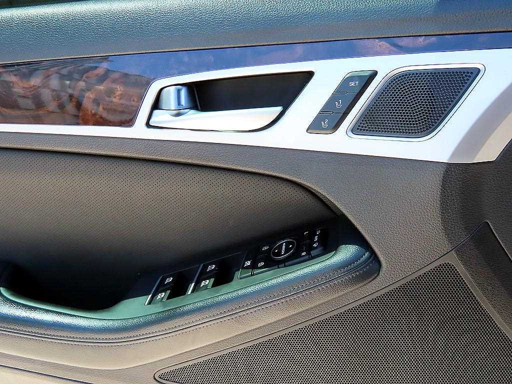 HYUNDAI Genesis - Vista 12