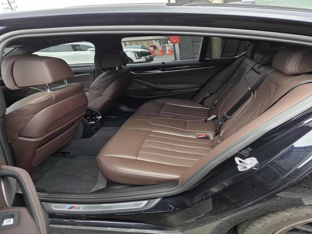 BMW 5 Series - Vista 5