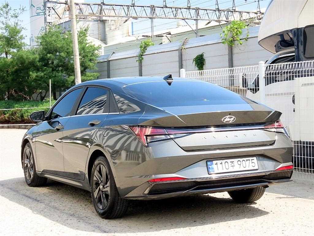 HYUNDAI Avante - Vista 3