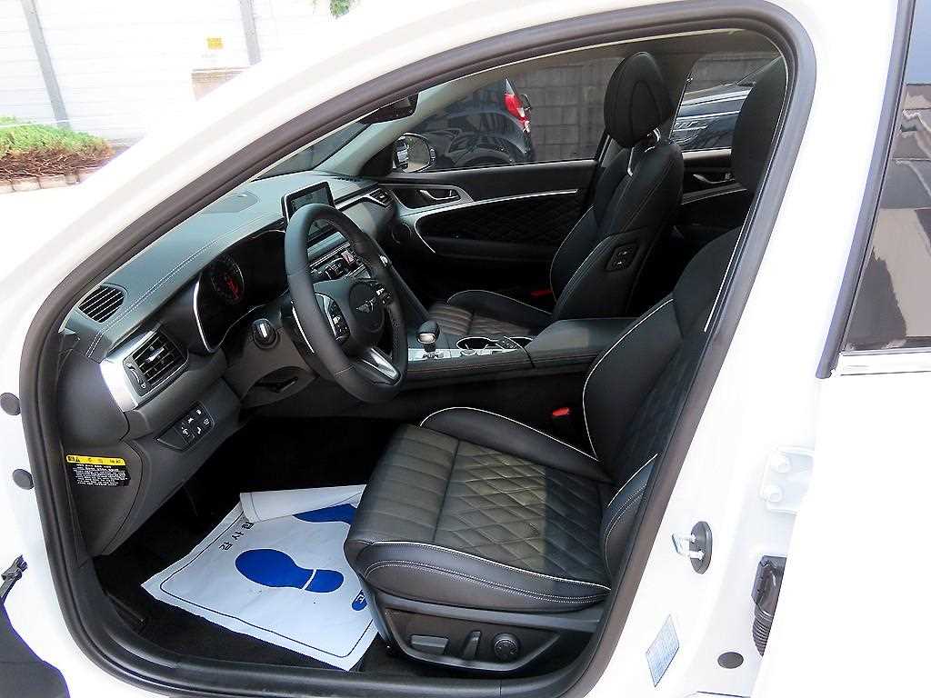 Genesis G70 - Vista 5
