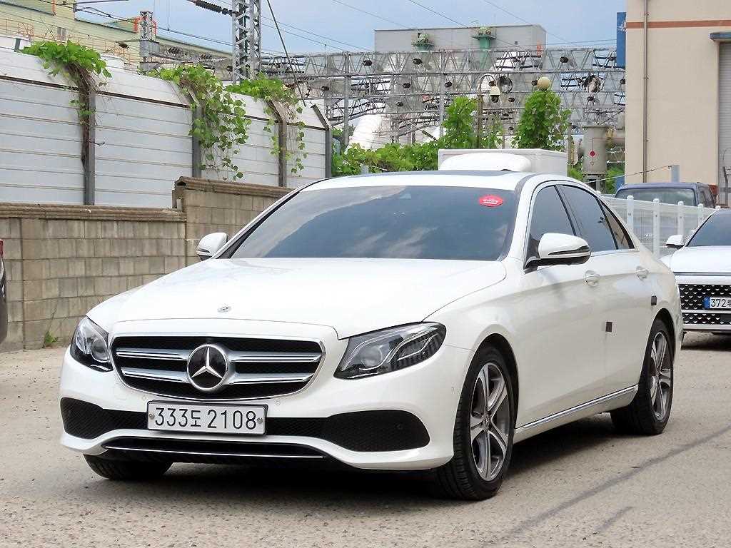 Mercedes Benz E class - Vista 2