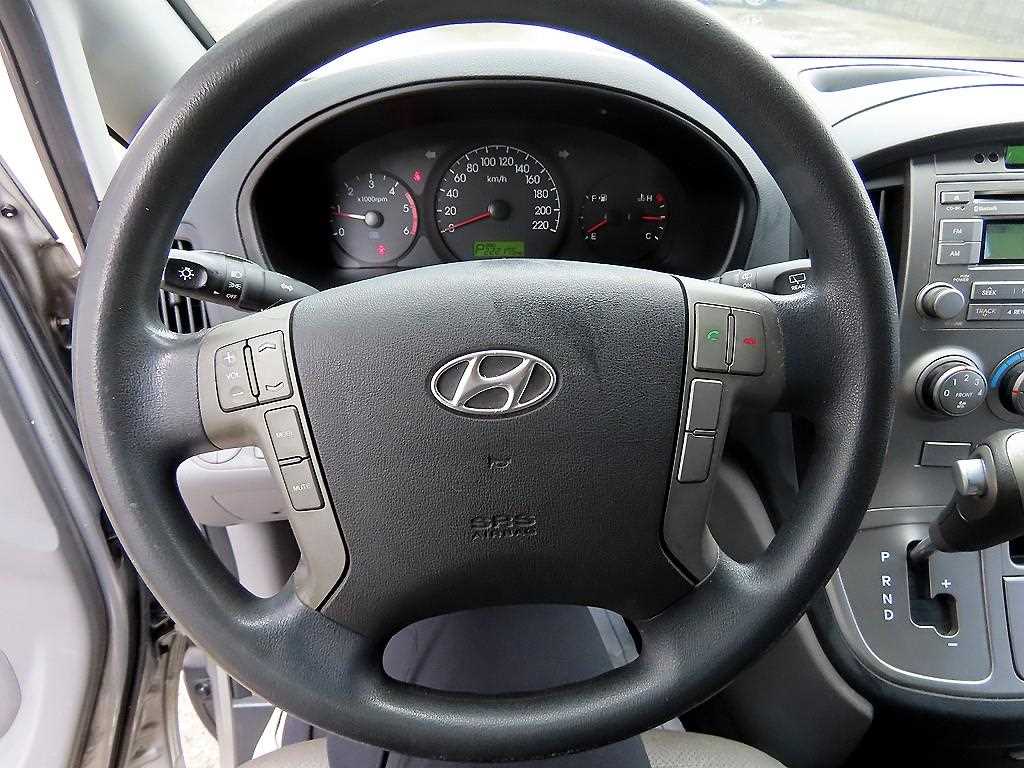 HYUNDAI Starex - Vista 8