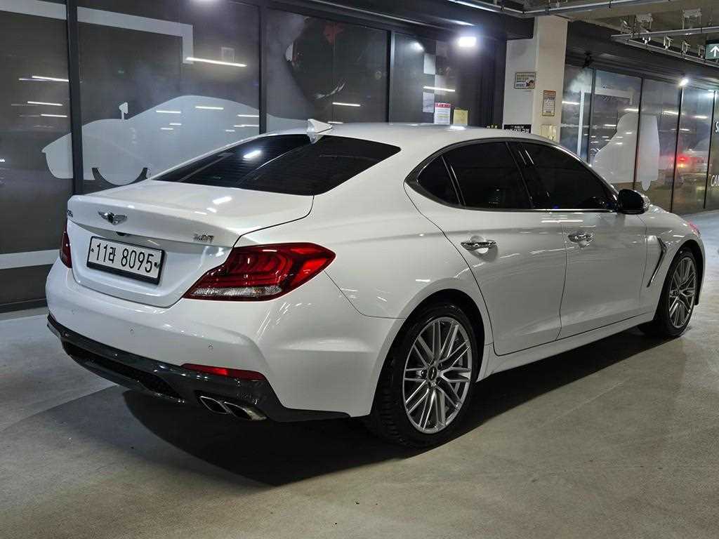 Genesis G70 - Vista 5