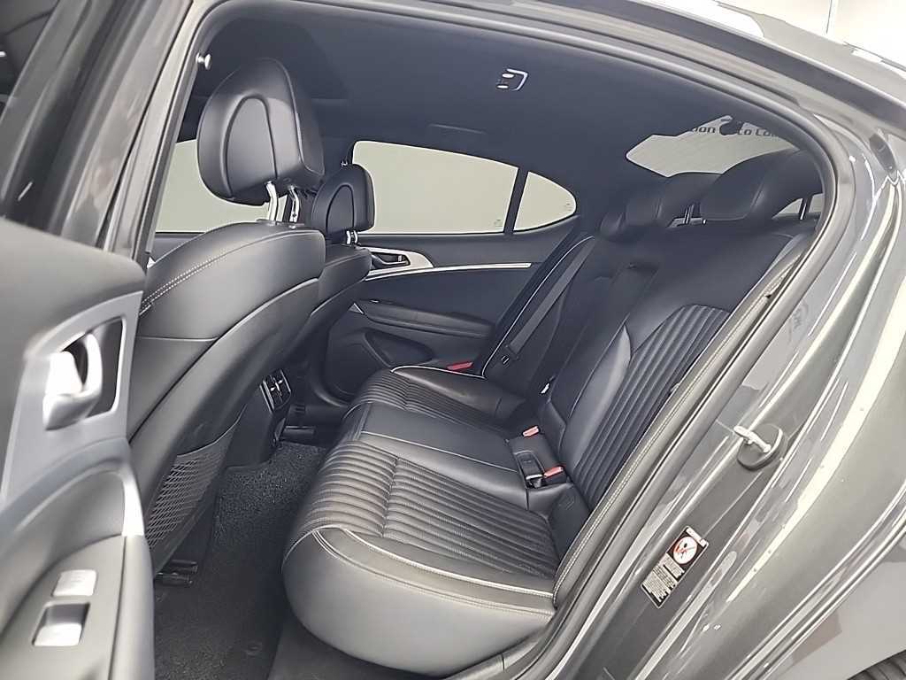 Genesis G70 - Vista 12