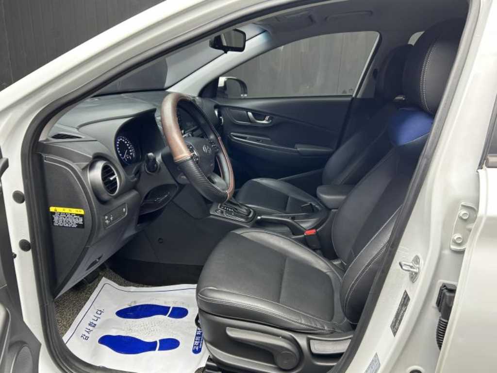 HYUNDAI Kona - Vista 7