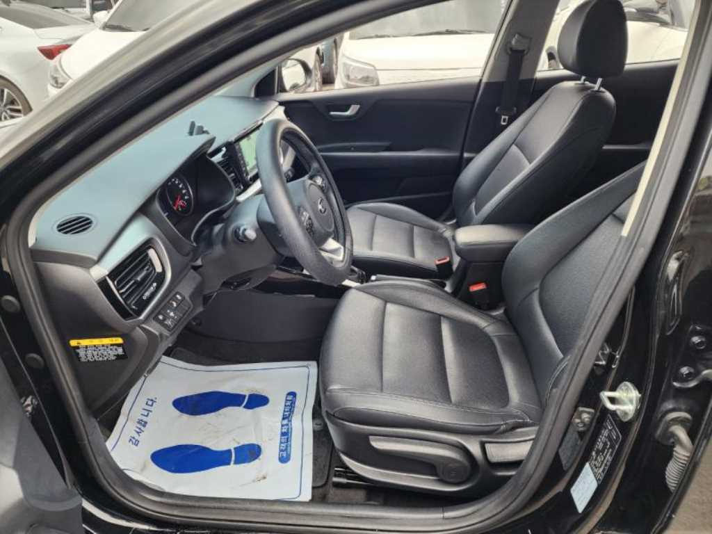 KIA Stonic 2018 Negro - Importación desde Corea - HF Imports Iquique - Foto 17