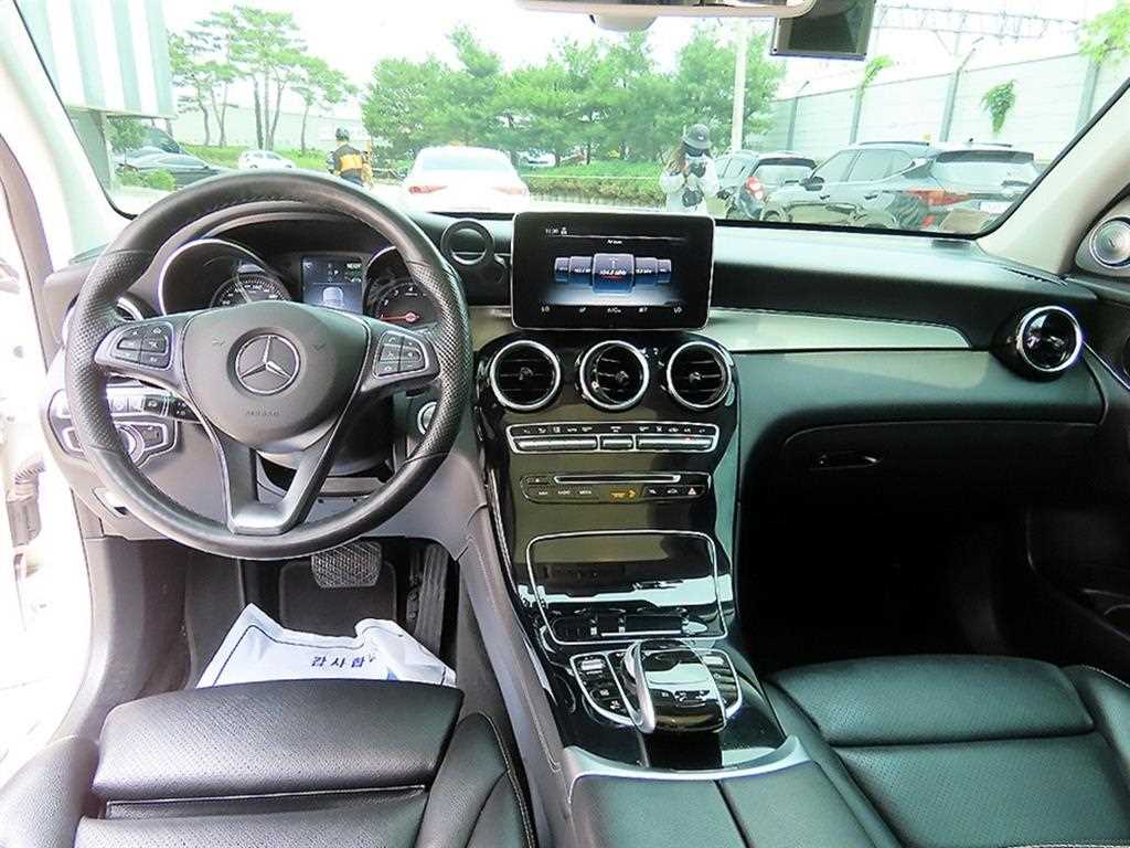 Mercedes Benz GLC Class - Vista 7