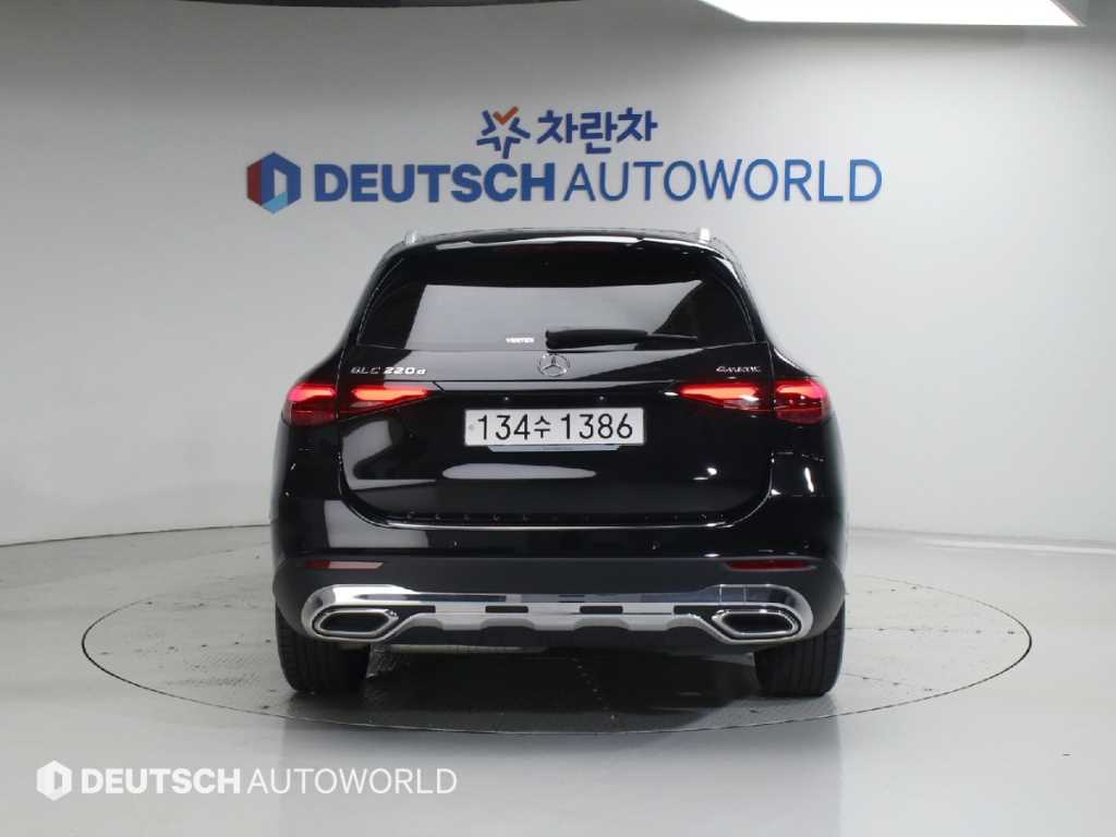 Mercedes Benz GLC Class - Vista 4