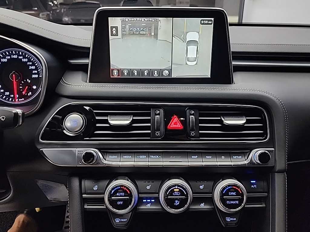 Genesis G70 - Vista 10
