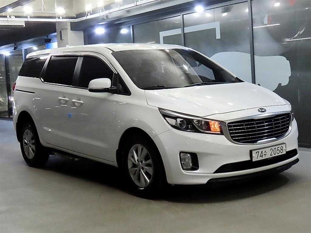 KIA Carnival 2017 Blanco - Importación desde Corea - HF Imports Iquique - Foto 1