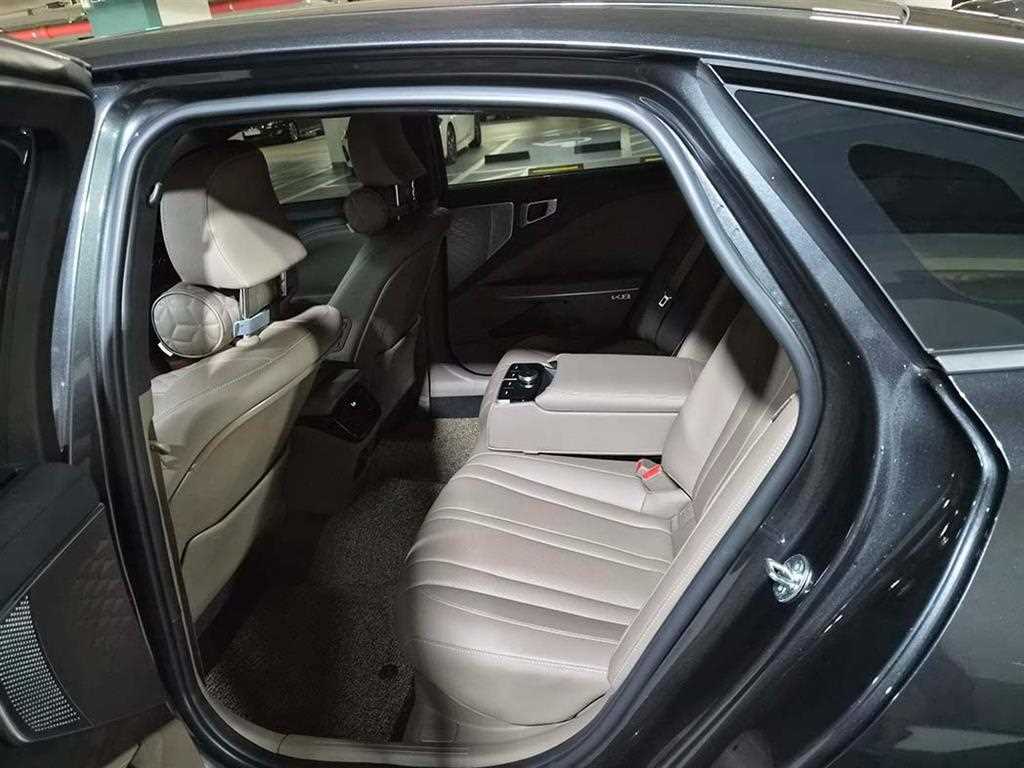 KIA K8 - Vista 7