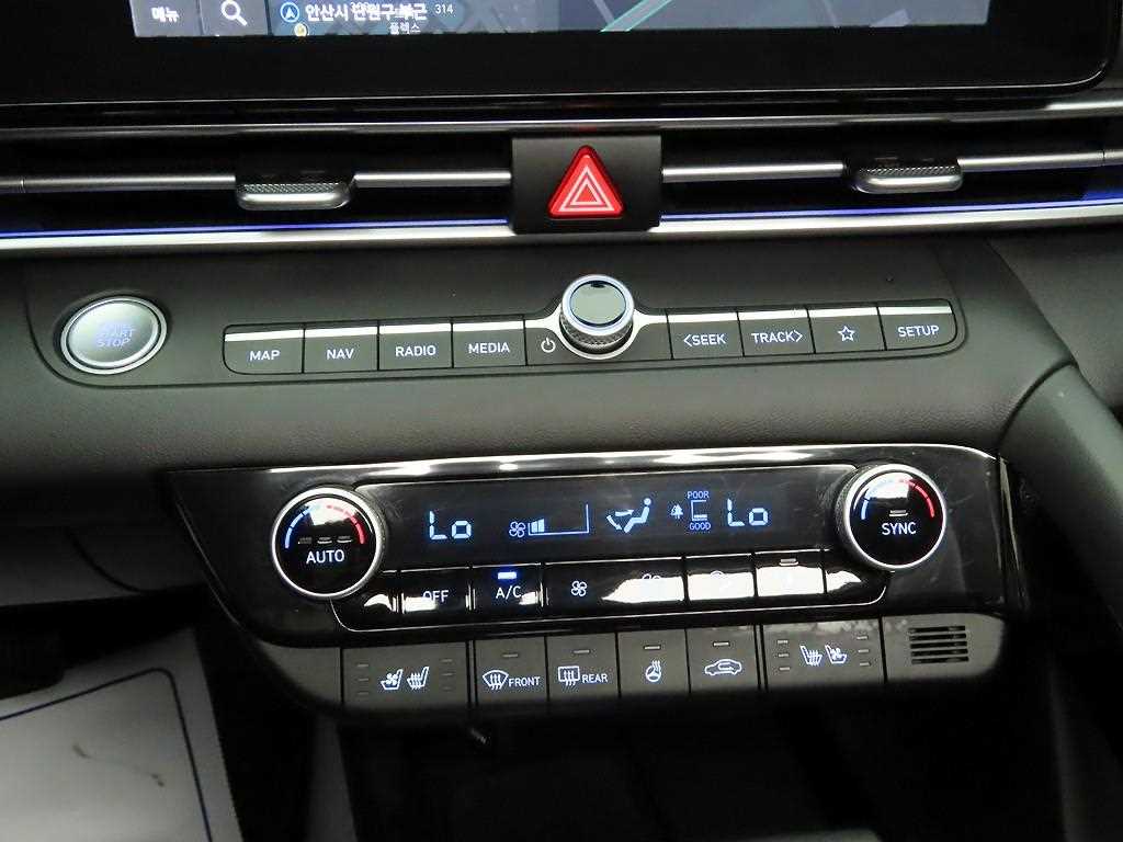 HYUNDAI Avante - Vista 9